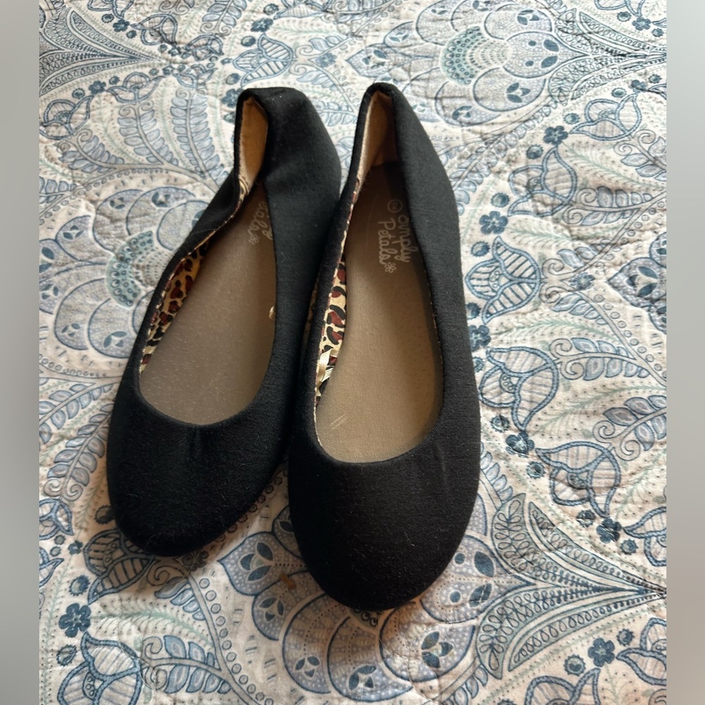 NWOT Black Girls Flats